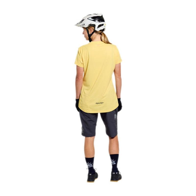 W Lilium Pro Short